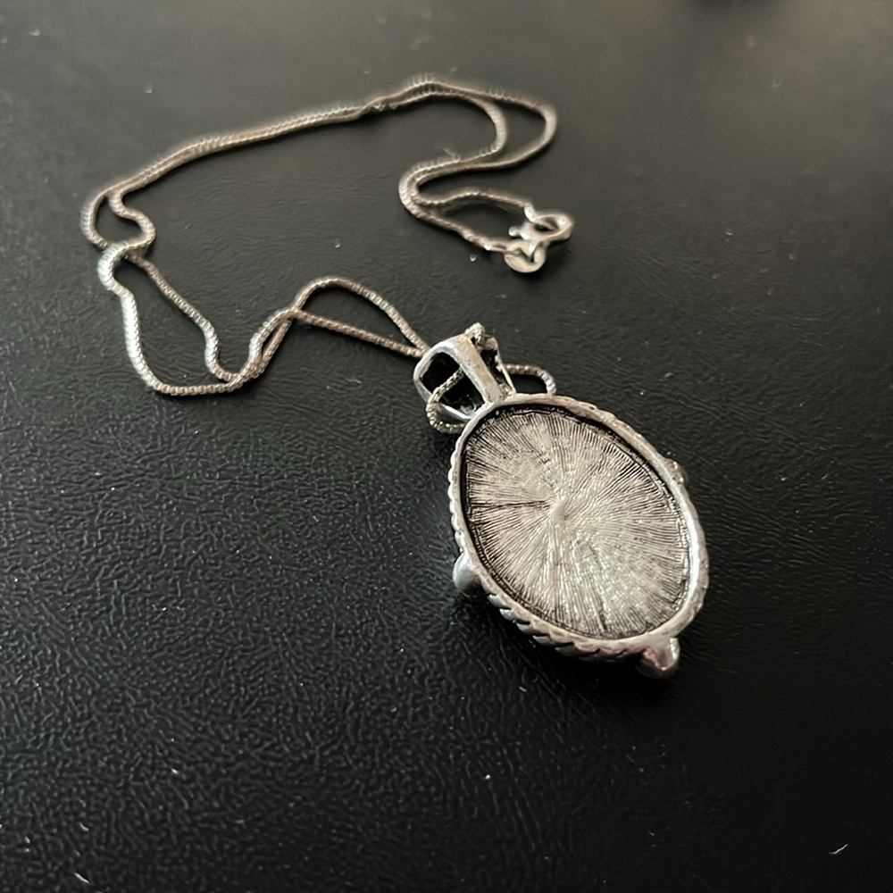 Cameo necklace - Picture 3 of 4